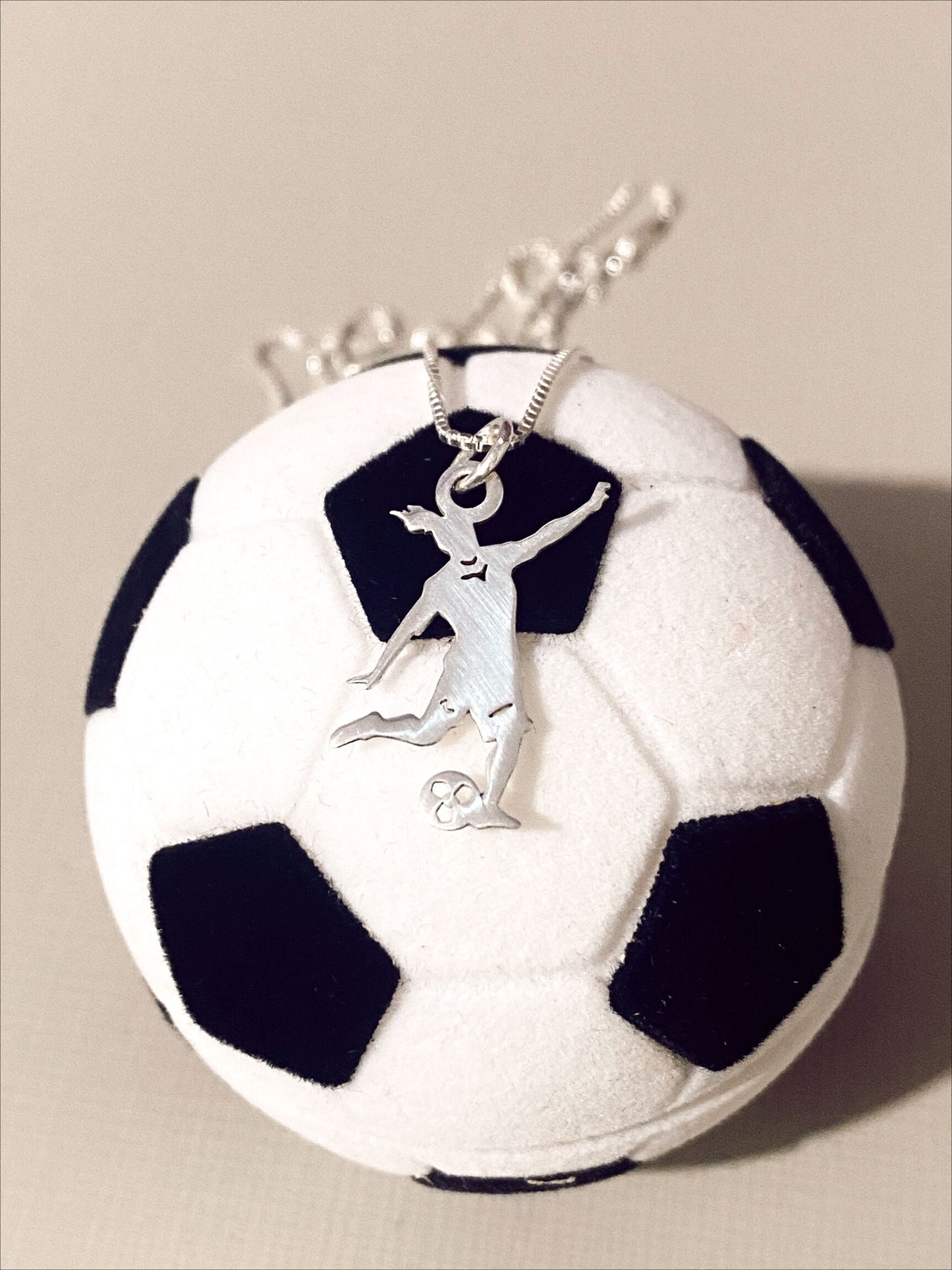 Colar de Prata de Futebol Feminino Pra Ter Estilo