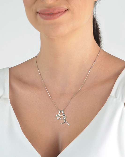 Colar de Prata de Corredora com Pingente de 5K- Pra Ter Estilo Pra Ter Estilo