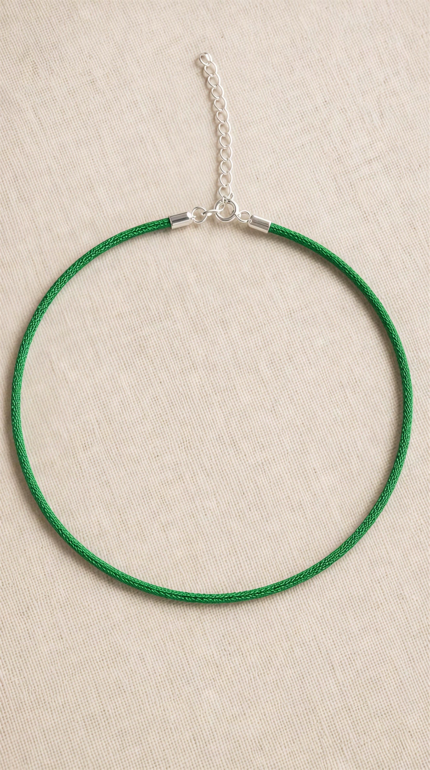Colar/ Pulseira Fio de Seda 35cm com Fecho Banhado a Prata – Ajustável e Versátil