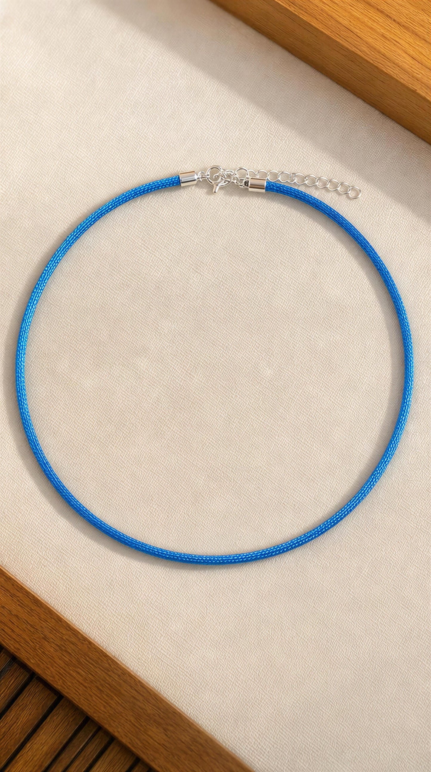 Colar/ Pulseira Fio de Seda 35cm com Fecho Banhado a Prata – Ajustável e Versátil